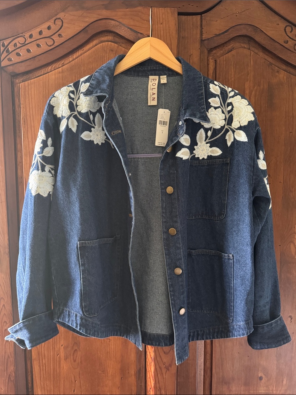 NWT ANTHROPOLOGIE DOLAN EMBROIDERED MEDIUM WASH DENIM JACKET. SIZE S.